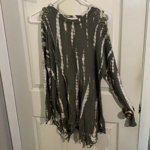 Knox rose long shirt with cut outs on shoulders